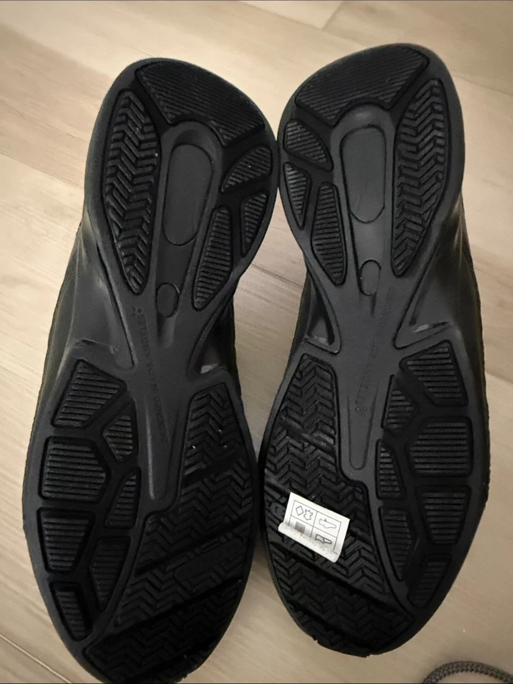 Last pair NWOB Skechers Hands Free Black Slip-On Walking Shoe Size 6